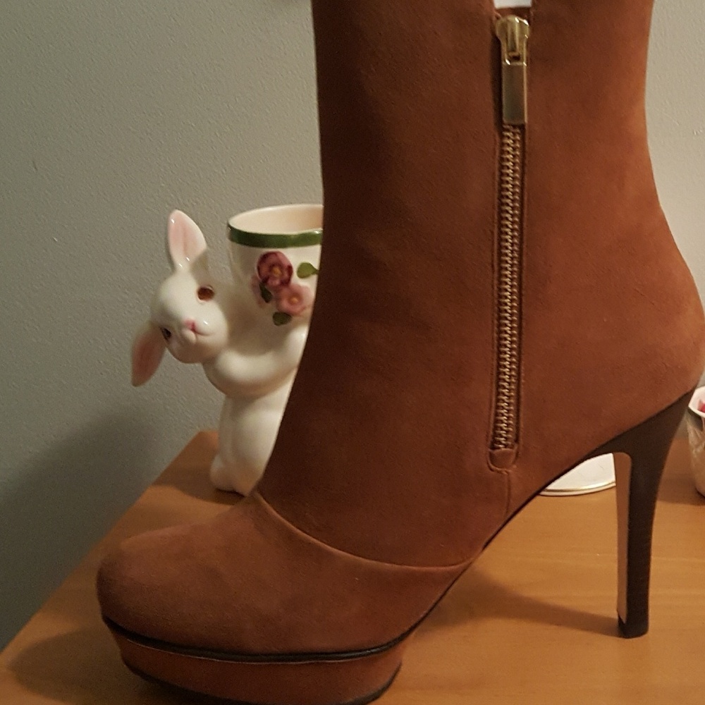 Boots - Picture 3 of 3